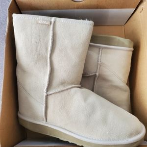 Womens Emu boots size 8